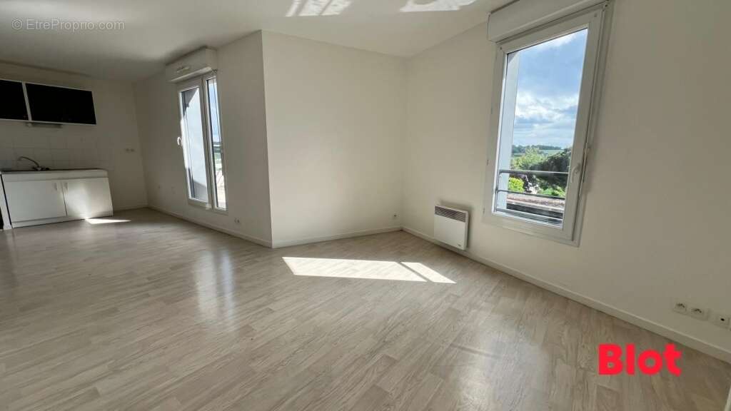 Appartement à ORGERES