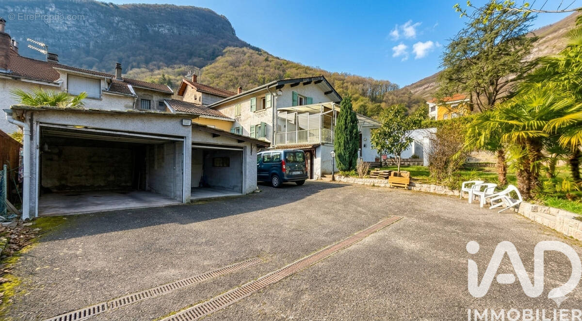 Photo 1 - Maison à VEUREY-VOROIZE