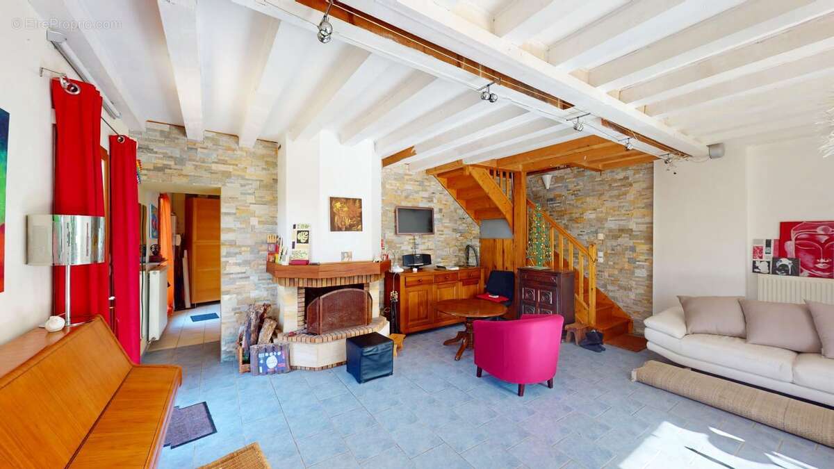 Maison à JALOGNES