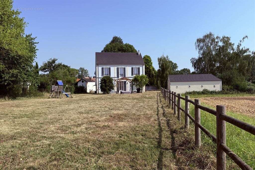 Mere - montfort - neauphle 78490 maison + studio 200 m² 3/4 chb jardin 2500 m² studio garage - photo 4