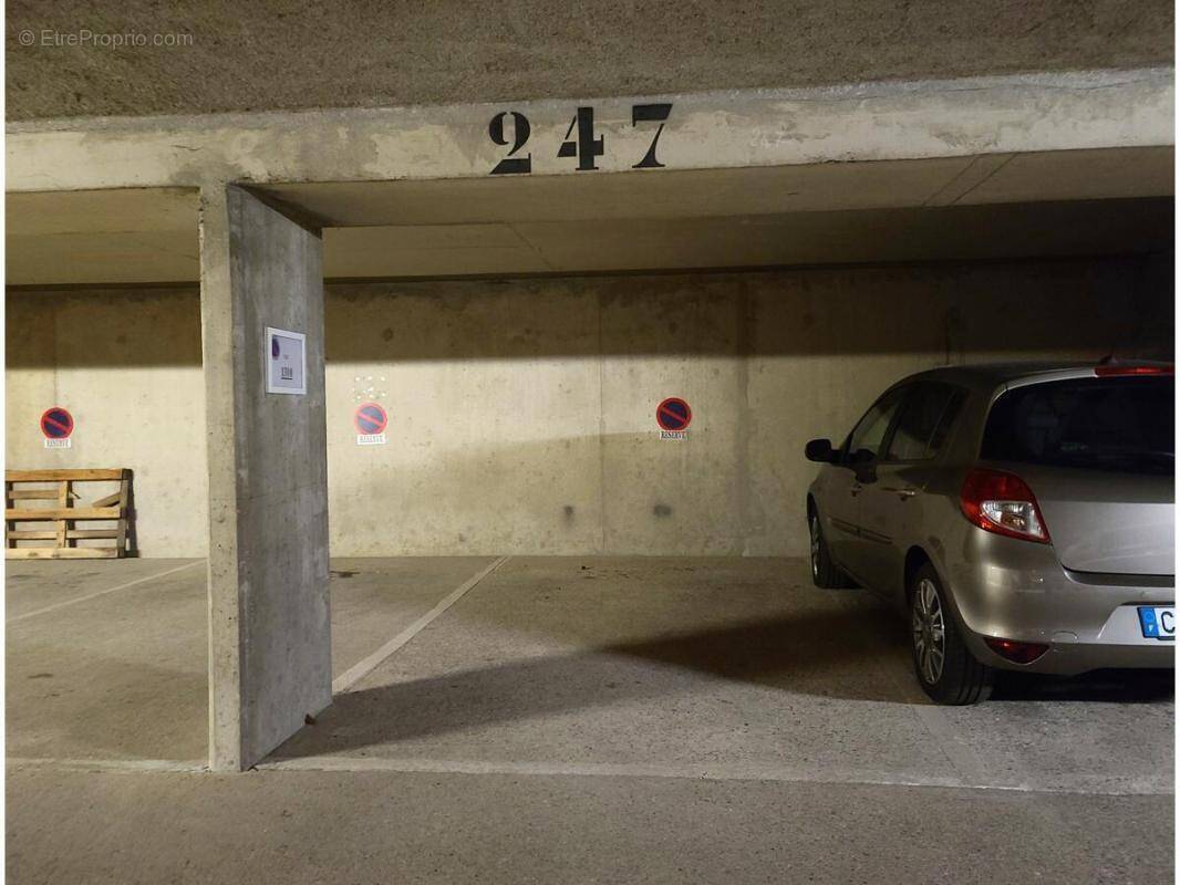 Parking à RUEIL-MALMAISON