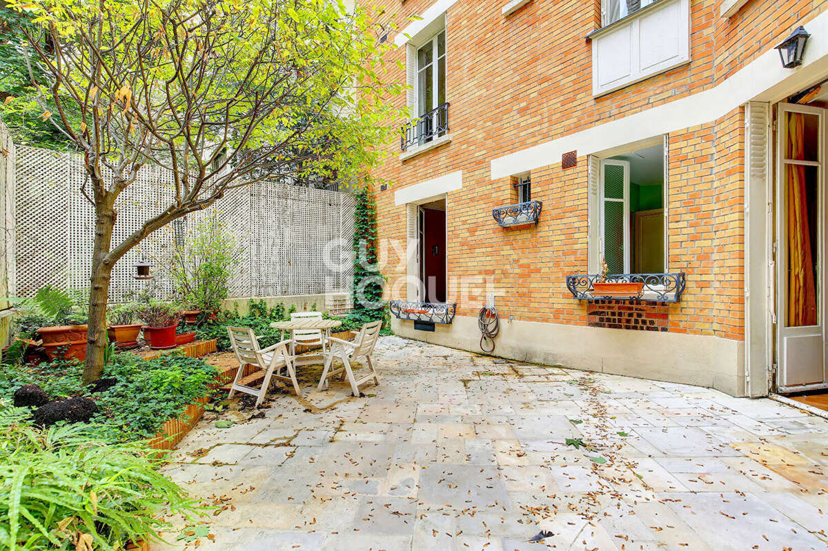 Appartement à PARIS-16E