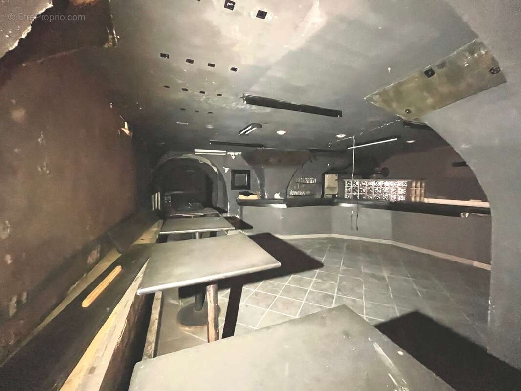 Bastia – port : caves atypiques à fort potentiel 150 m² - photo 5
