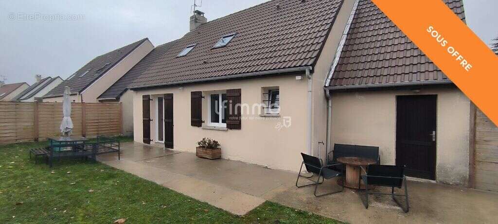 Maison à VAUX-LE-PENIL