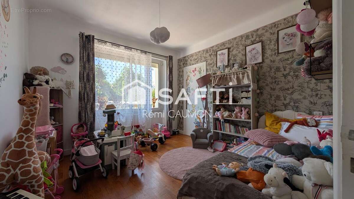 Maison 214 m² à Saint-Vite  - photo 8