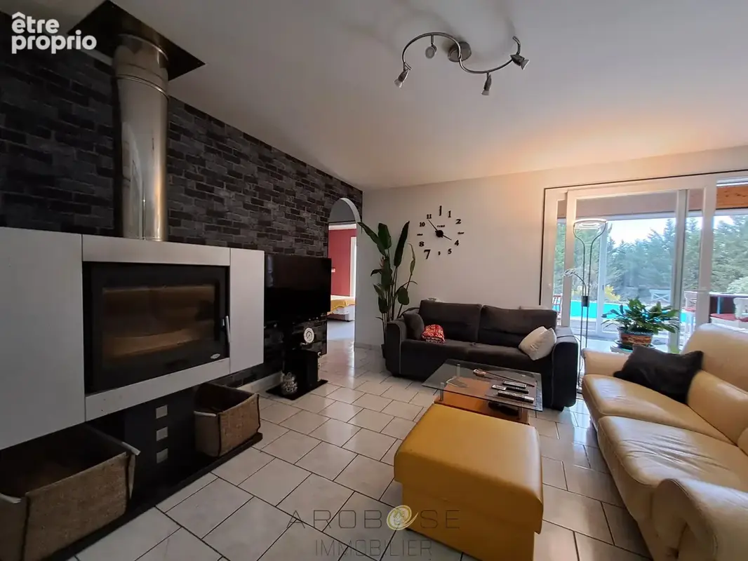 Maison familiale de plain-pied avec véranda, piscine et grand jardin - photo 16