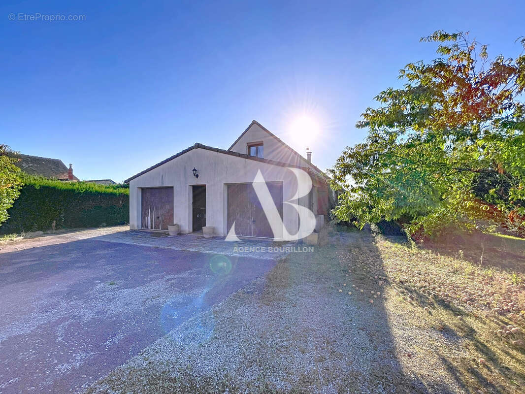 Maison à GRANDPUITS-BAILLY-CARROIS