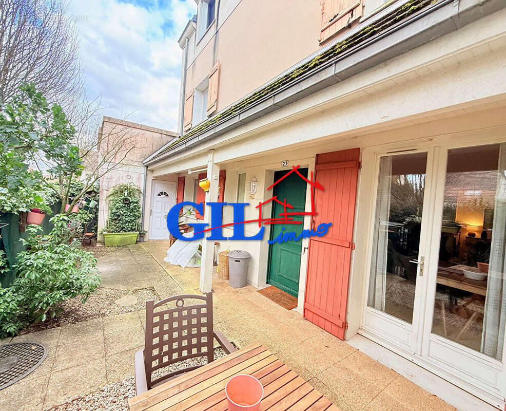 Appartement à SAVIGNY-LE-TEMPLE