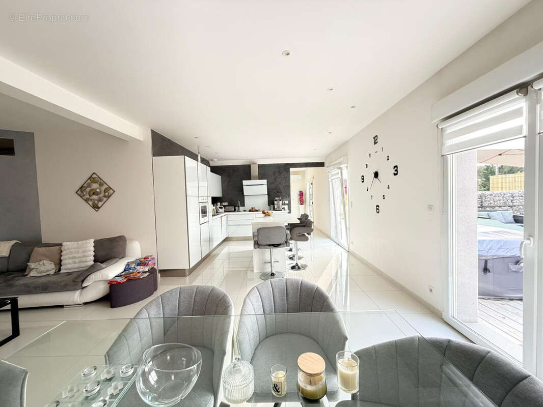 Maison à CHALONVILLARS