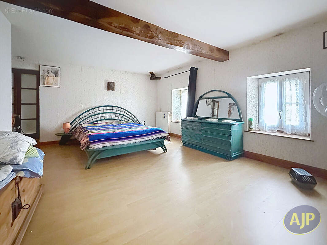 Maison à FLEAC-SUR-SEUGNE