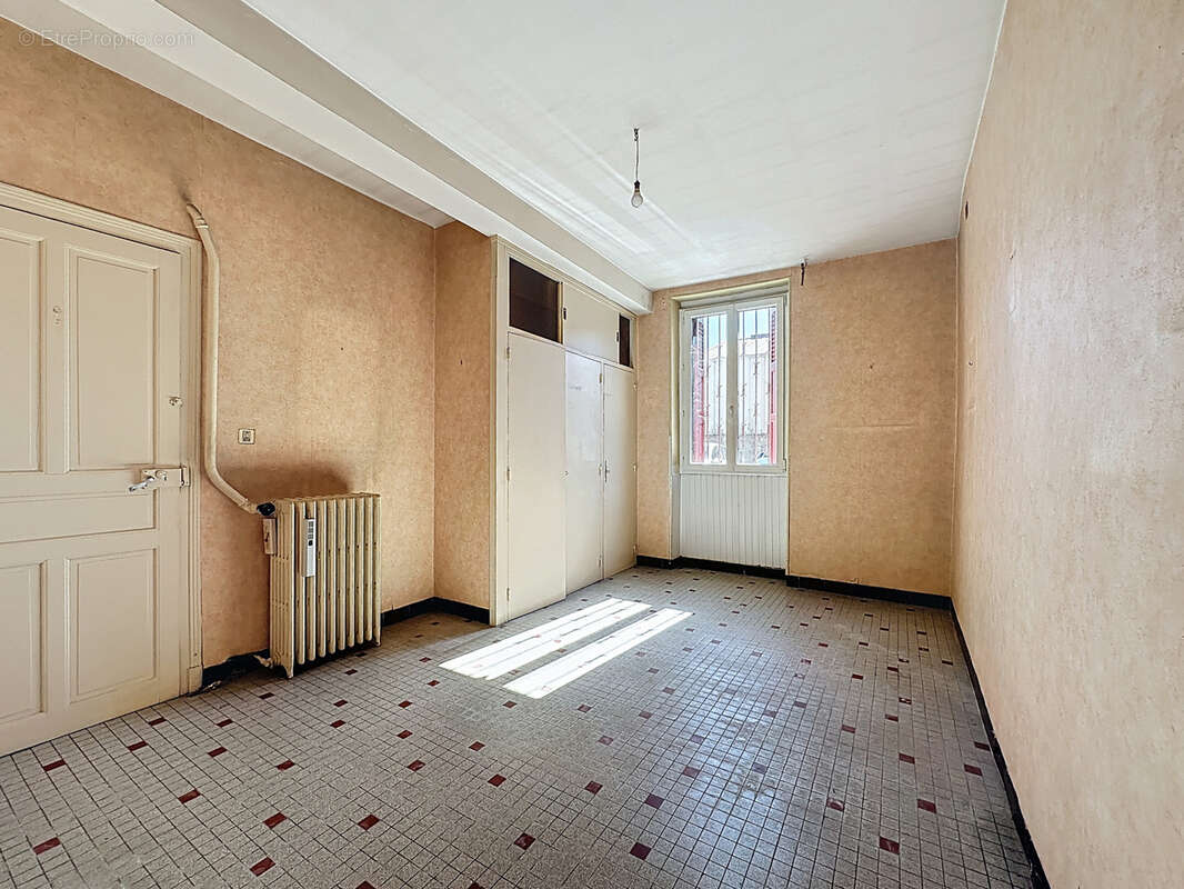 Appartement à NAY
