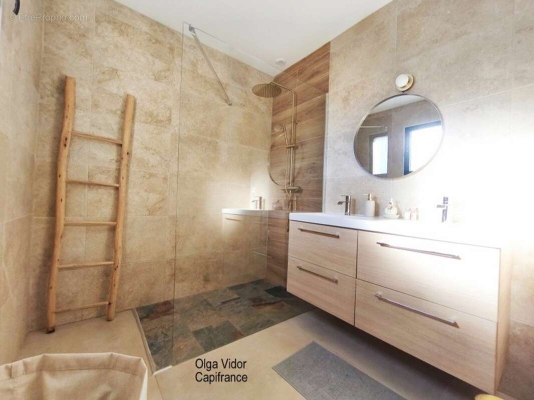 Dpt  (34), à vendre  GRAU D'AGDE  villa P6  195 m² avec piscine, garage, suites parentales - photo 16