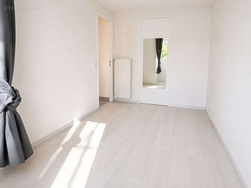 * Vue Mer * APPARTEMENT 3 Pièces avec 2 Chambres et coin nuit * (83430) SAINT MANDRIER SUR MER *3 pièce(s) 76.75 m2 - photo 9