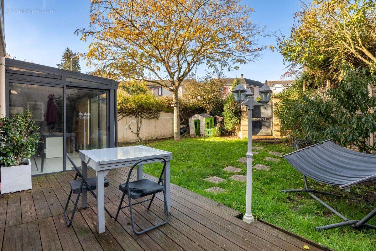 Maison à JOUY-LE-MOUTIER