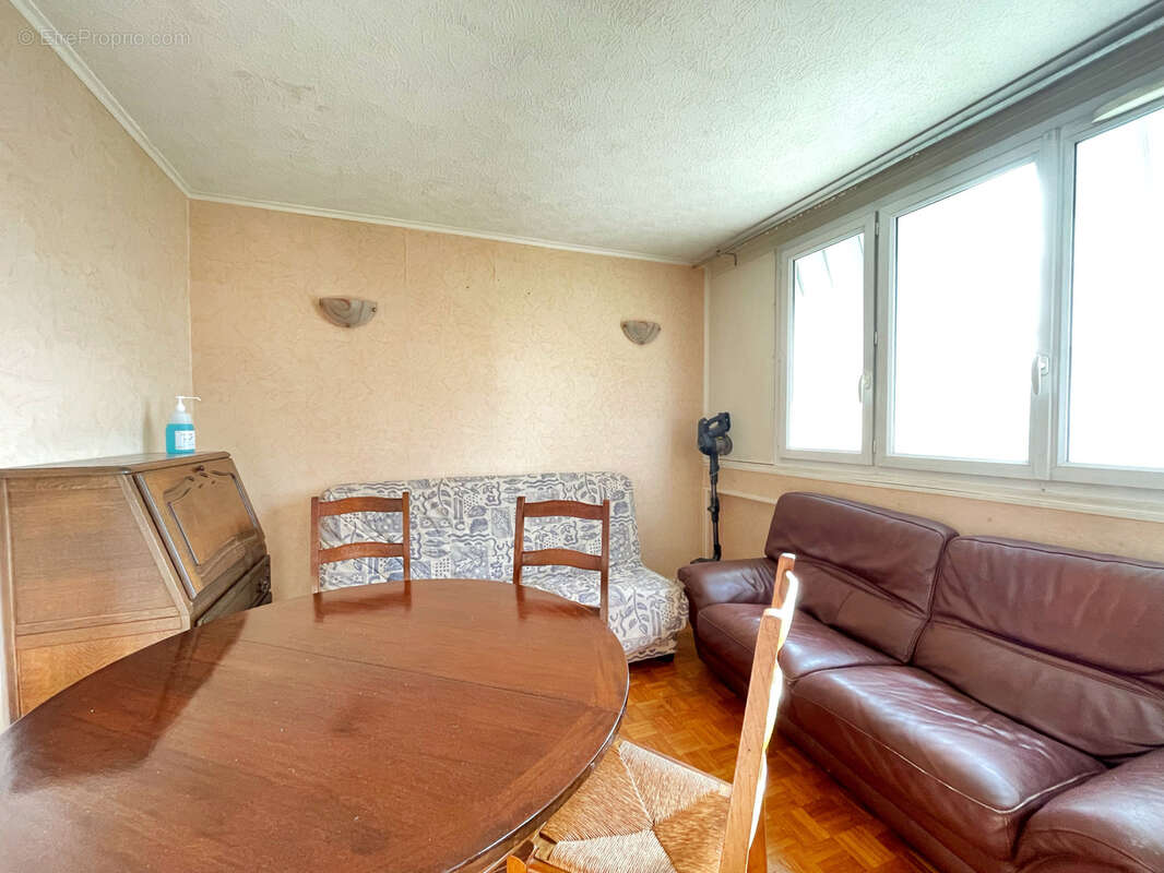 T4 lumineux, balcon et stationnement dans résidence sécurisée - photo 4