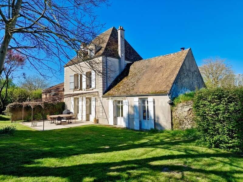 Maison à AVRAINVILLE