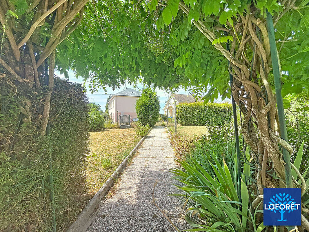 Maison 3 chambres avec grand sous-sol et jardin clos à La Chaussée-Saint-Victor - photo 3