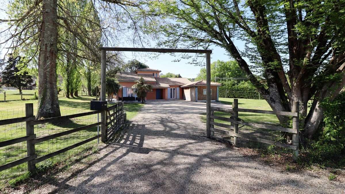 Maison à SAINT-AIGULIN