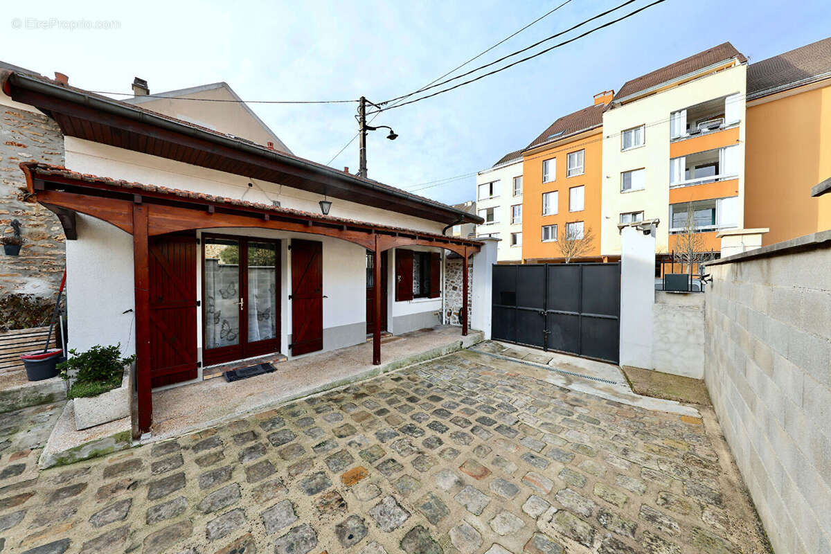 Maison à CORBEIL-ESSONNES