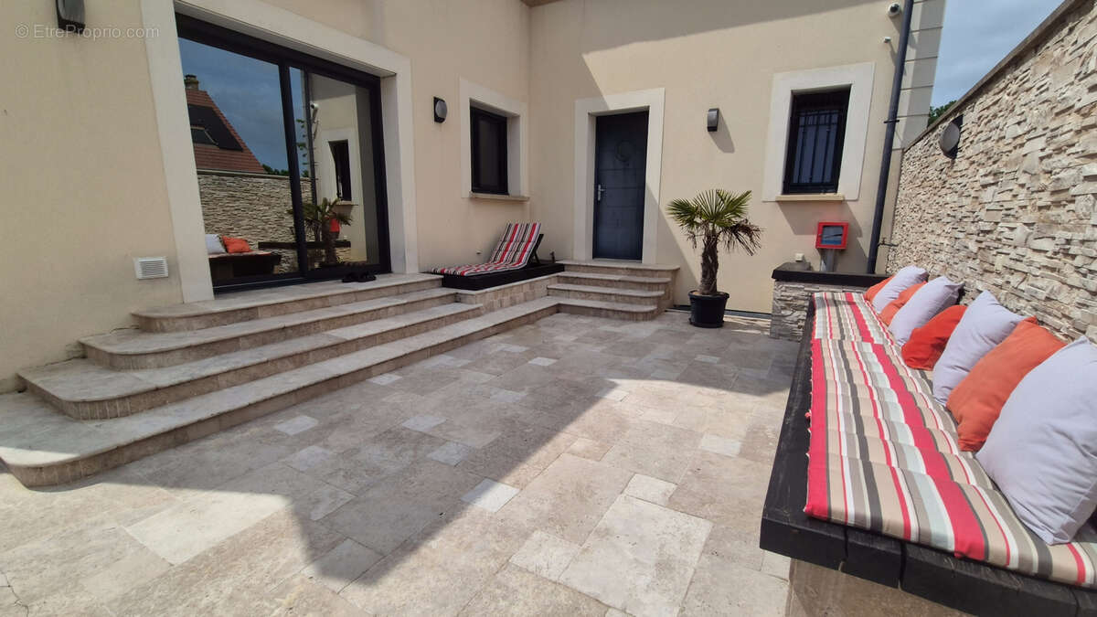 Maison à SAINTE-GEMME-MORONVAL