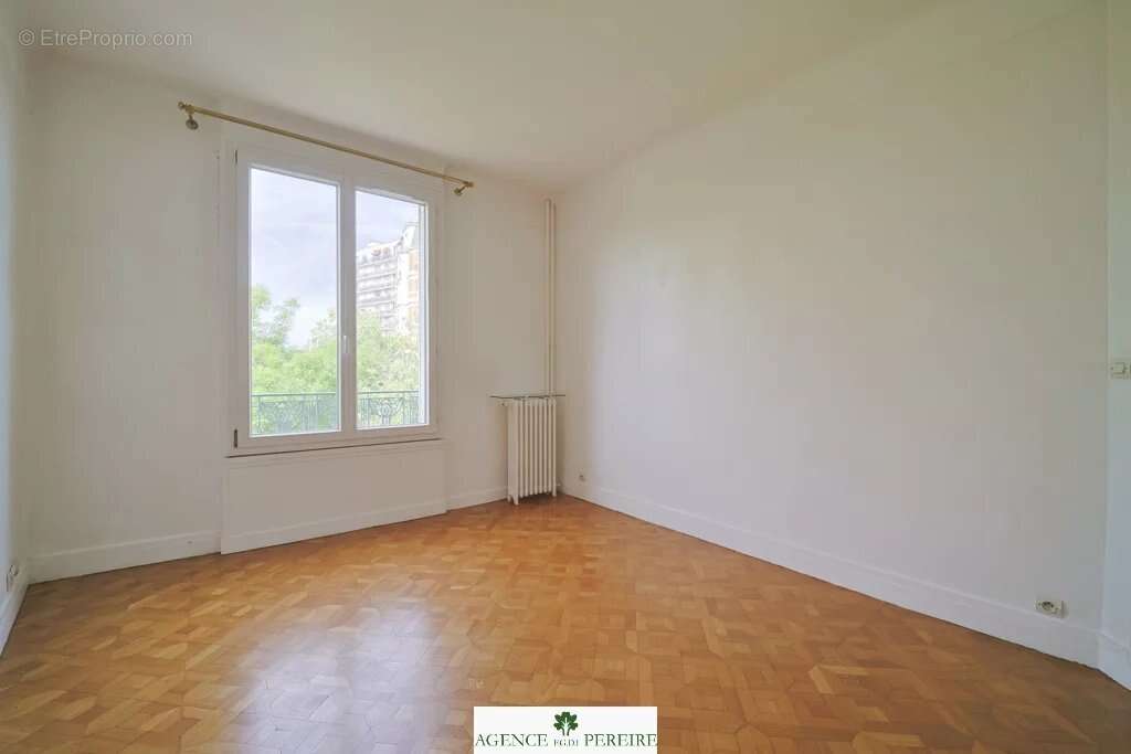 Appartement à LA GARENNE-COLOMBES