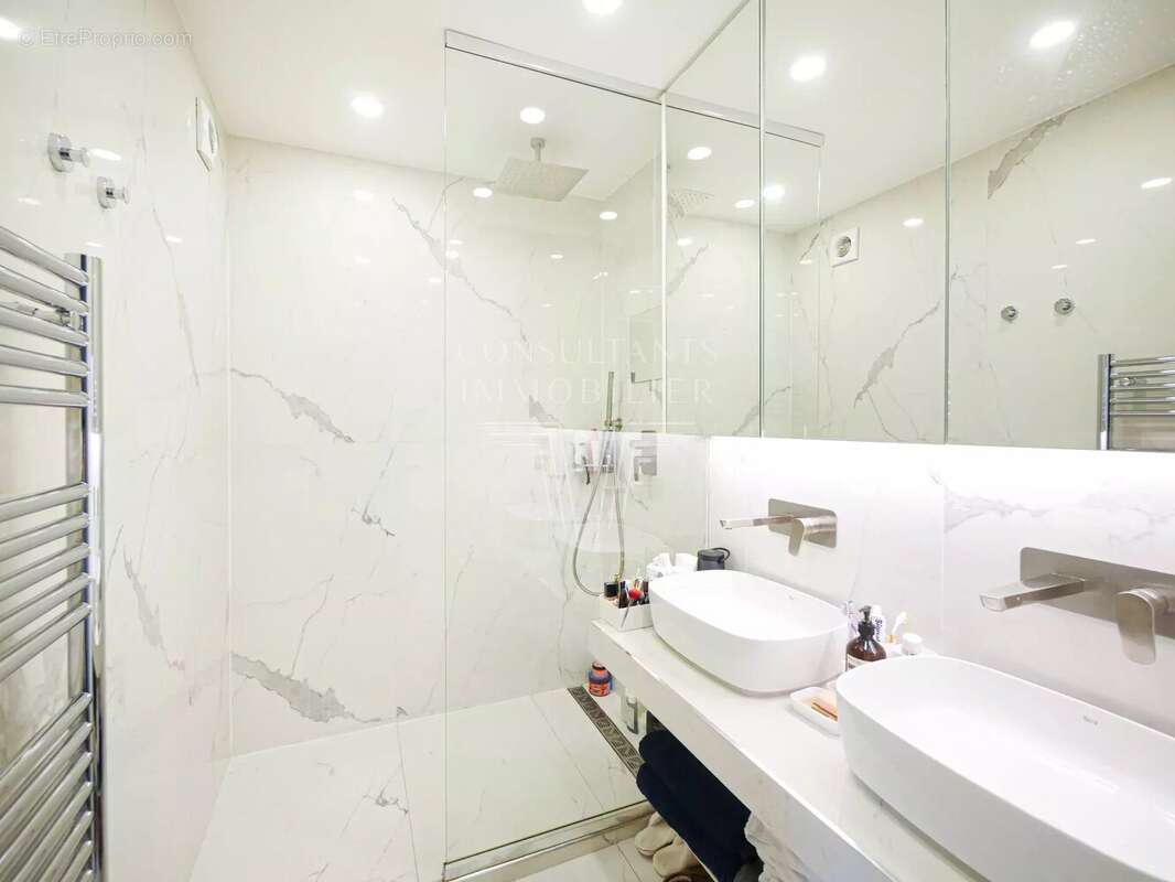 Appartement à NEUILLY-SUR-SEINE