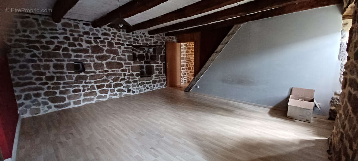 Maison à ENTRAYGUES-SUR-TRUYERE