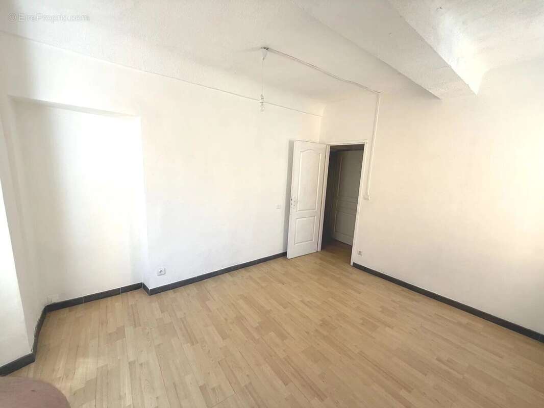 Appartement à TOURVES