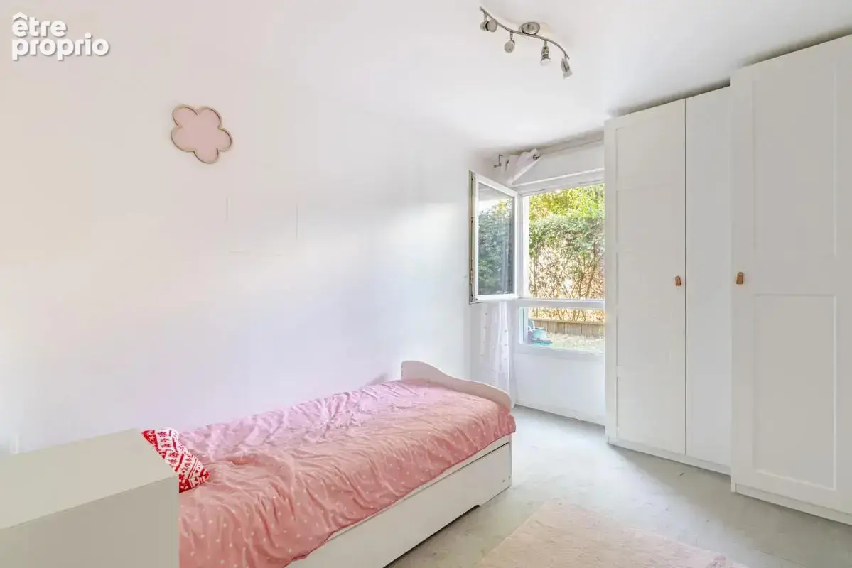 Appartement de 4 pièces de 70 m² à Stains - photo 7