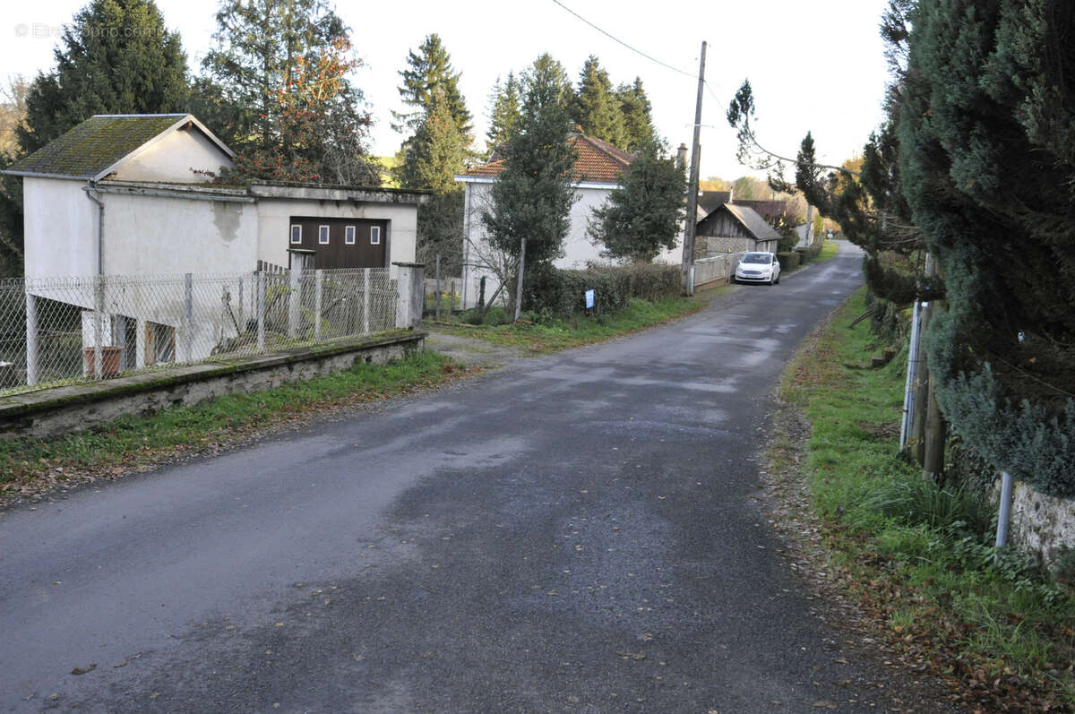 Terrain à VICQ-SUR-BREUILH
