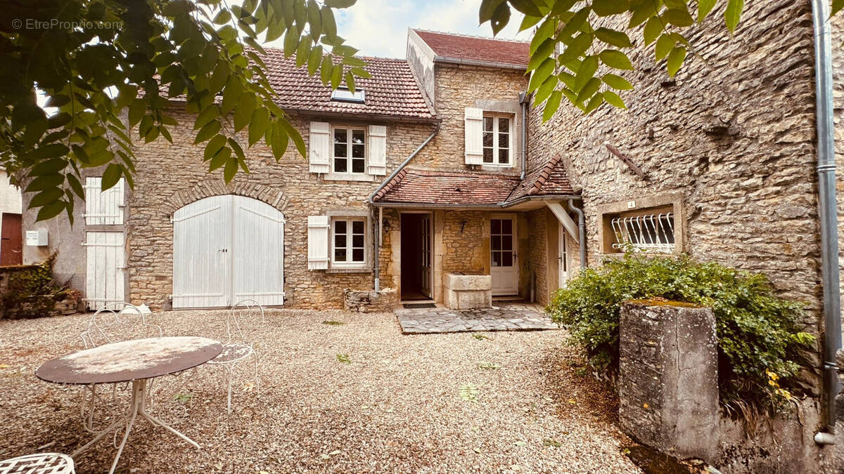 Maison à ASQUINS