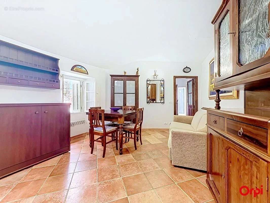 Menton, centre historique: un ensemble de deux appartements à proximité des plages - photo 4