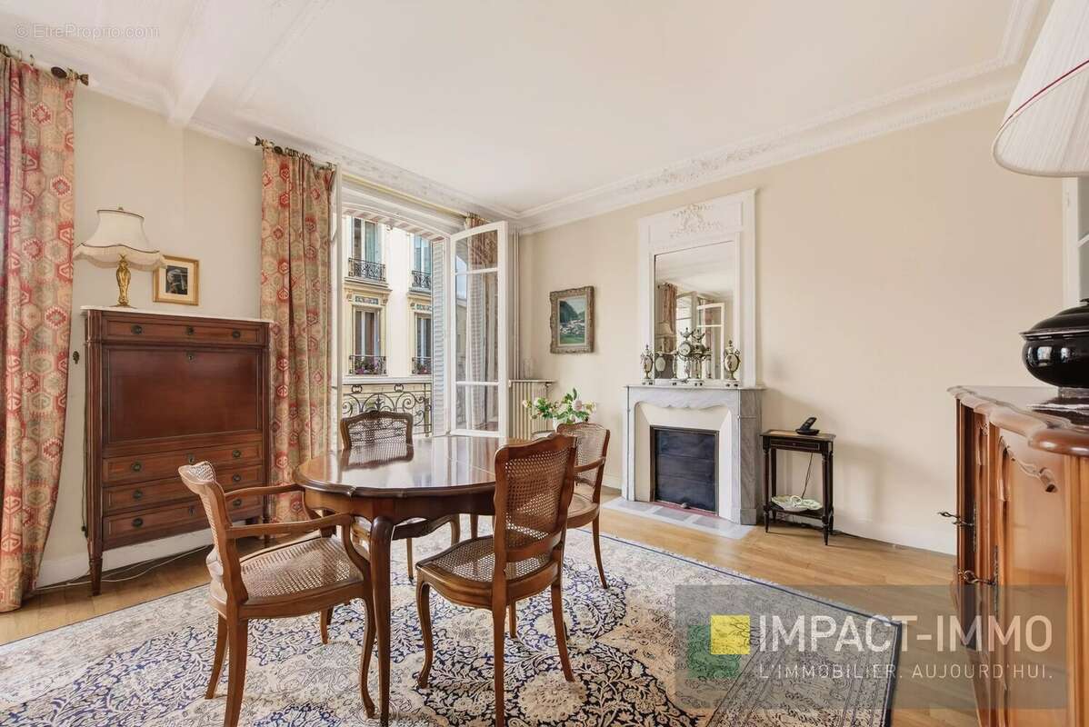 Appartement à COURBEVOIE