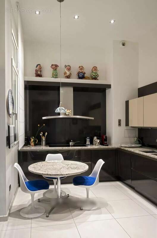 Appartement à PARIS-8E