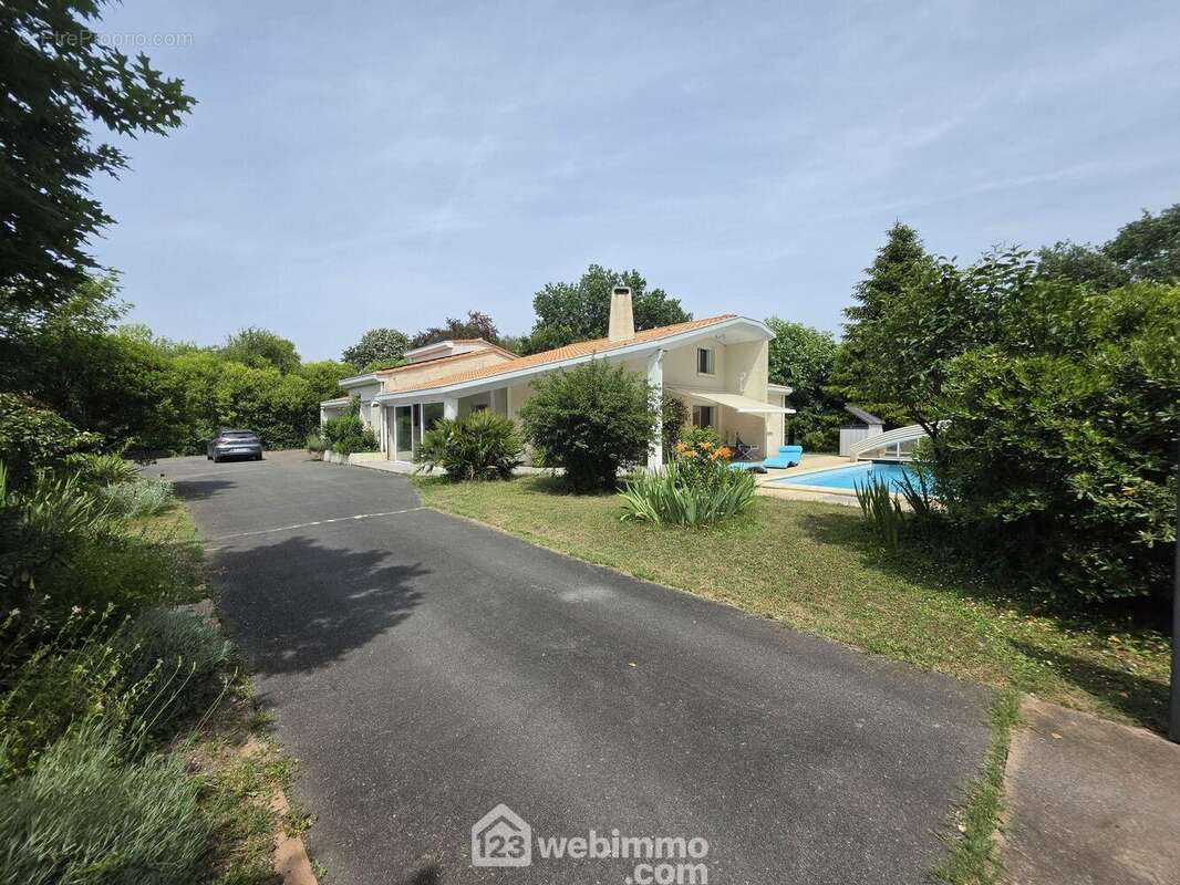 Découvrons cette petite pépite - Maison à BLANQUEFORT