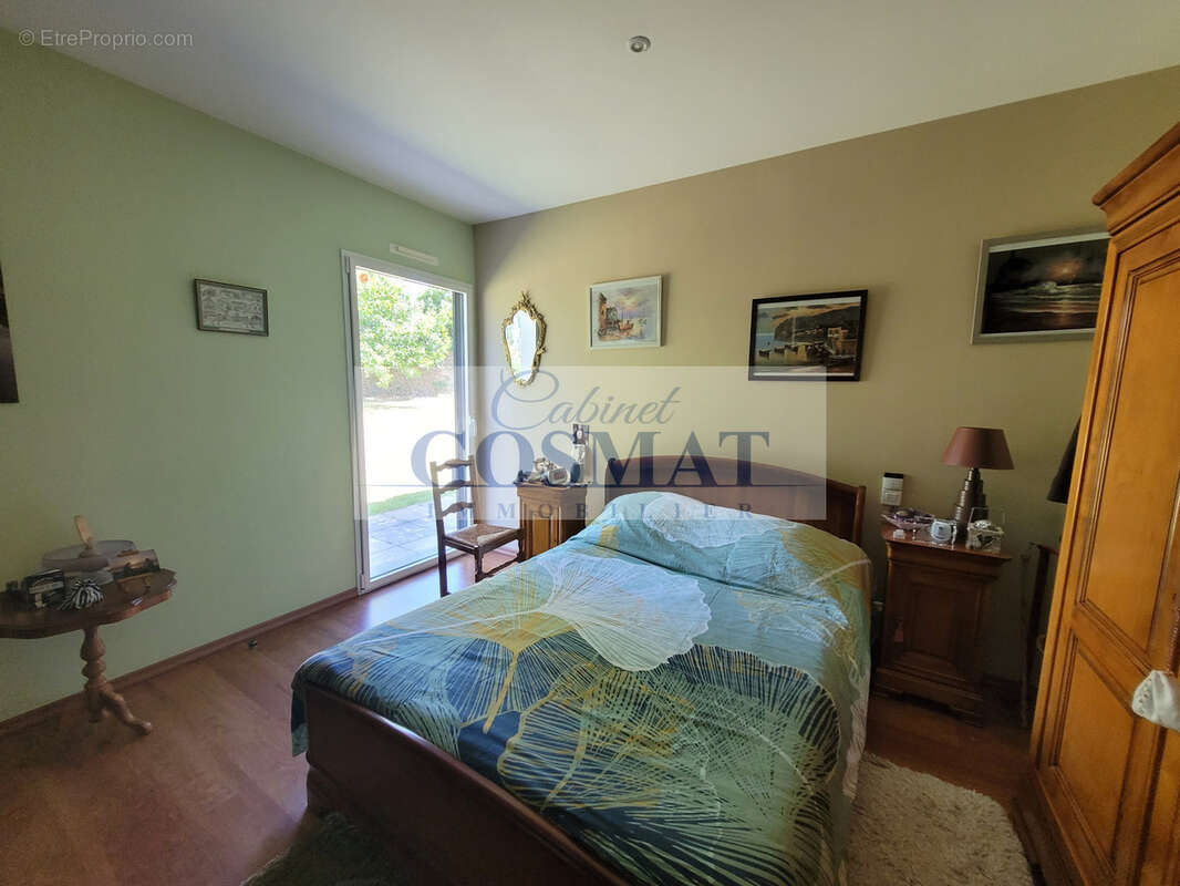 Maison plain pied de 177m2 avec piscine intérieure sur 3034m2 de terrain clos - photo 12
