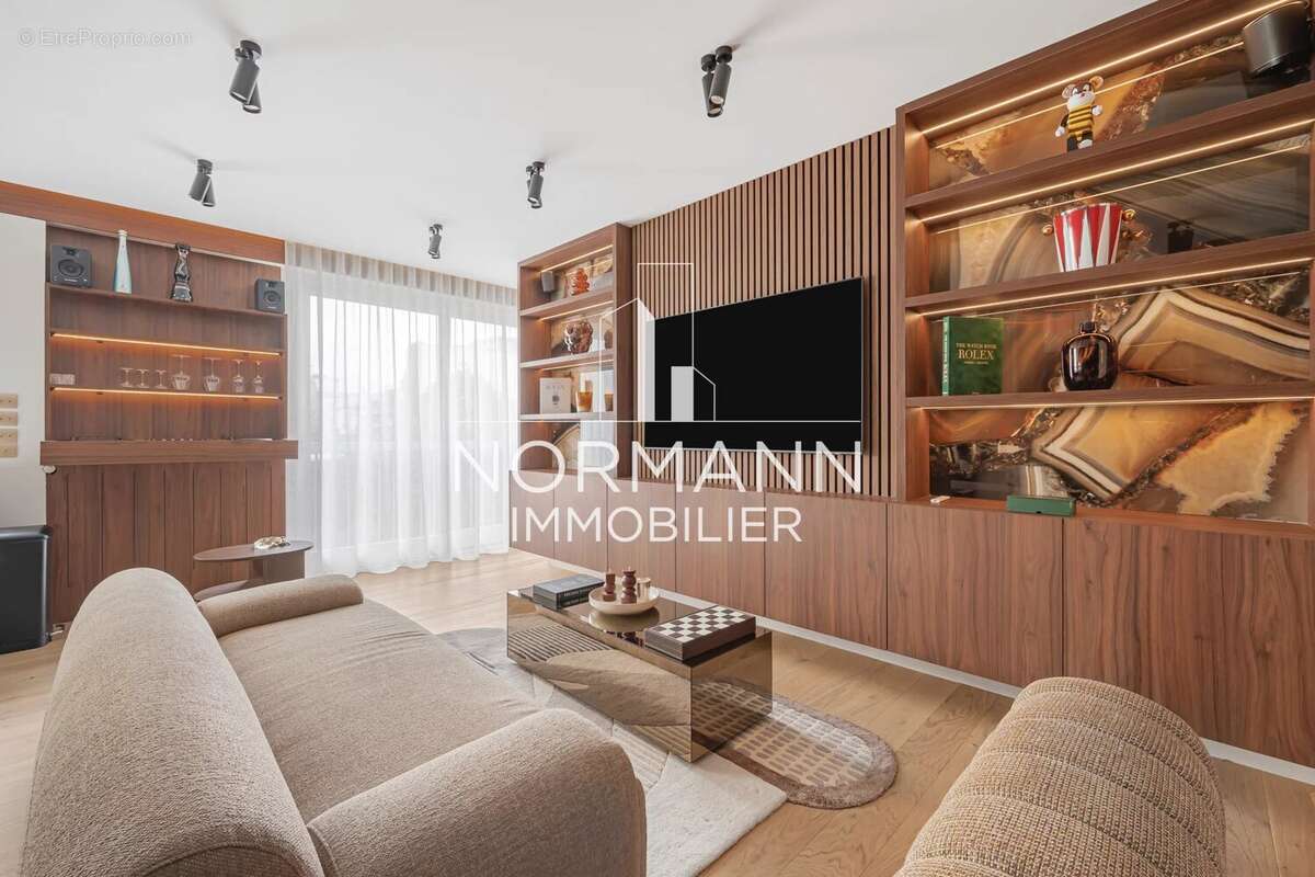 Appartement à PARIS-16E