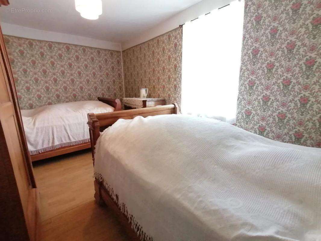 Maison à SAINT-SULPICE-LES-FEUILLES