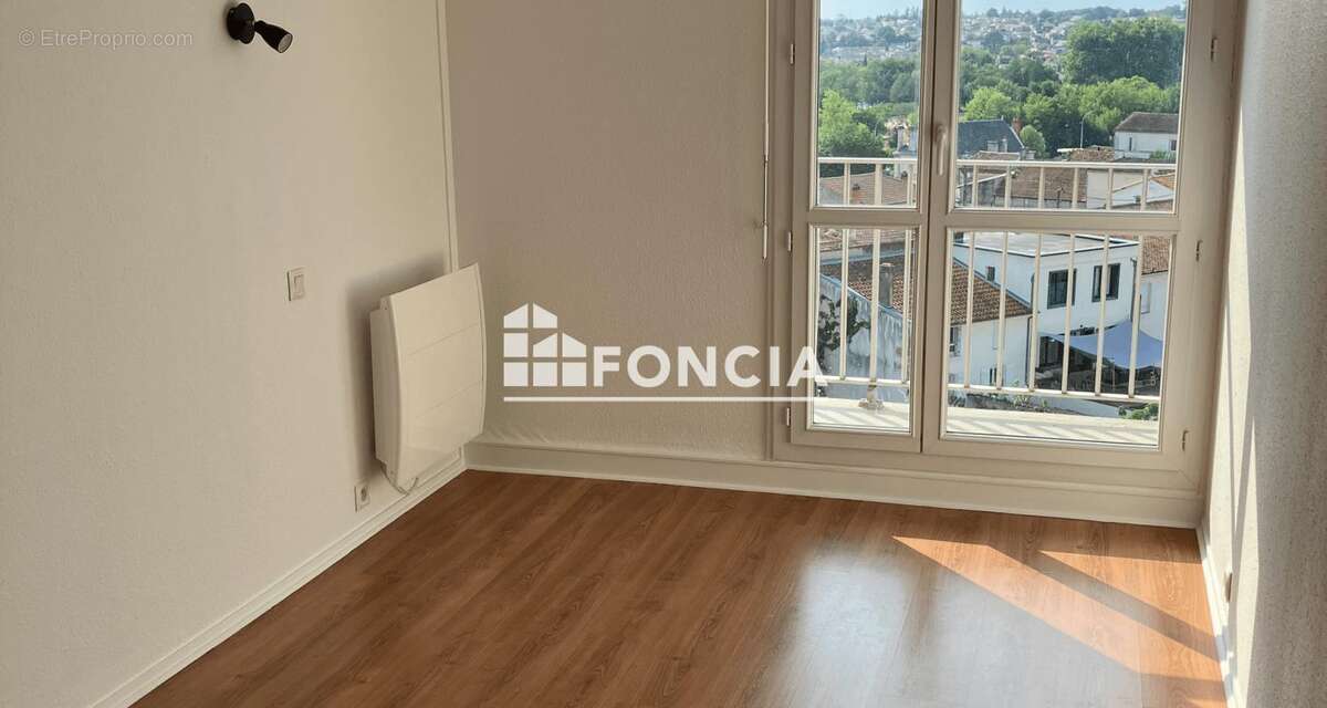 Appartement 83 m² à Angouleme  - photo 4