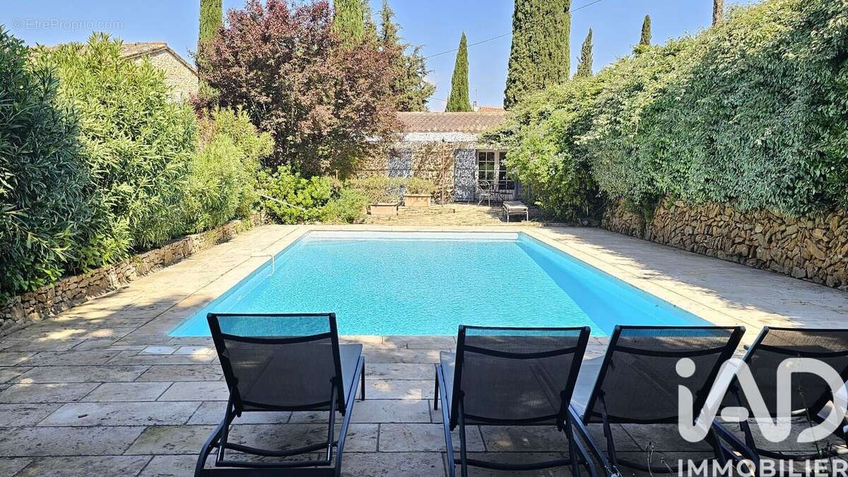 Photo 2 - Maison à LE CASTELLET