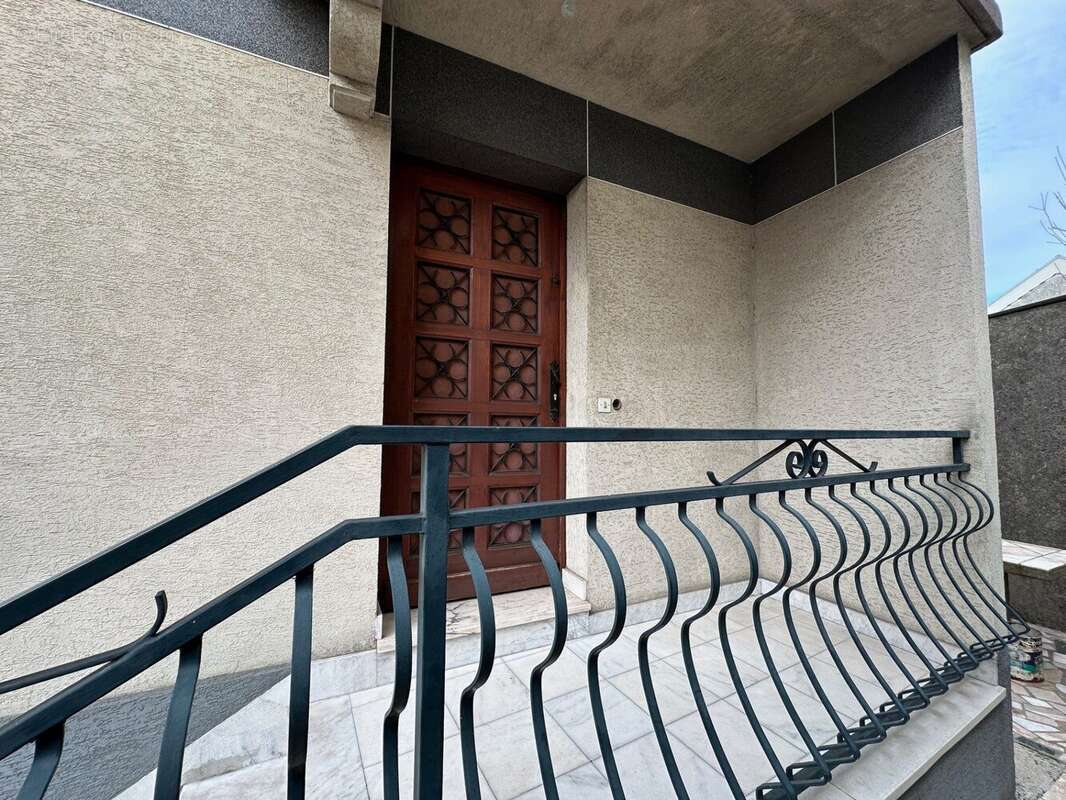 Maison à LE BLANC-MESNIL