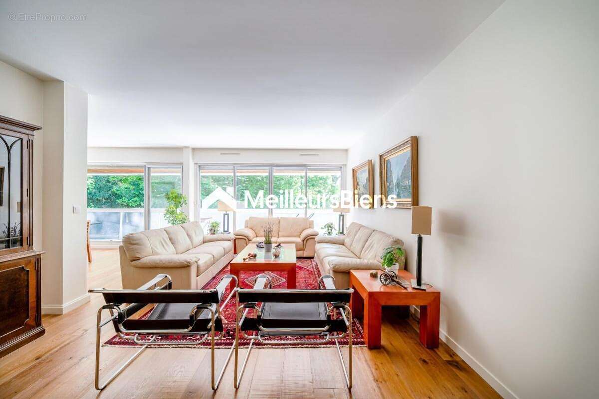 Appartement à VILLE-D'AVRAY