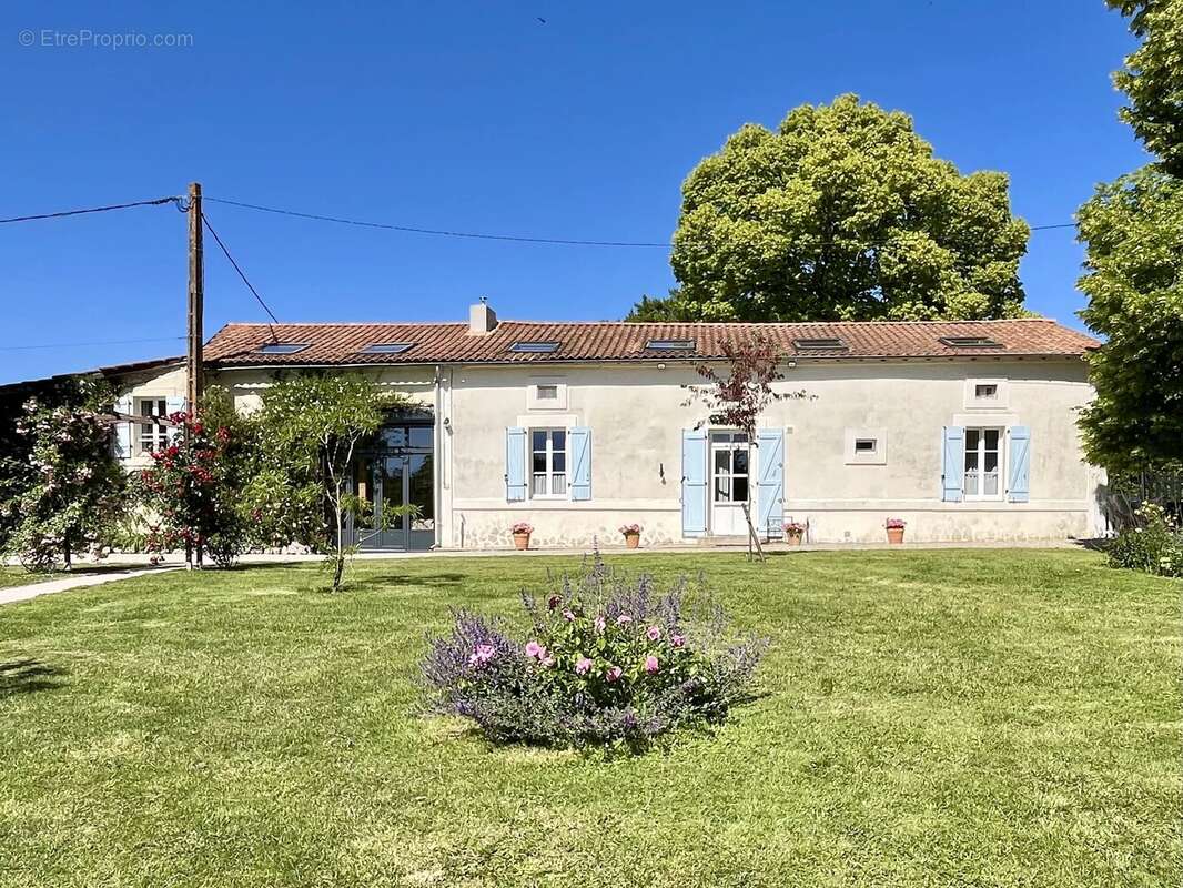 Maison à AUBETERRE-SUR-DRONNE