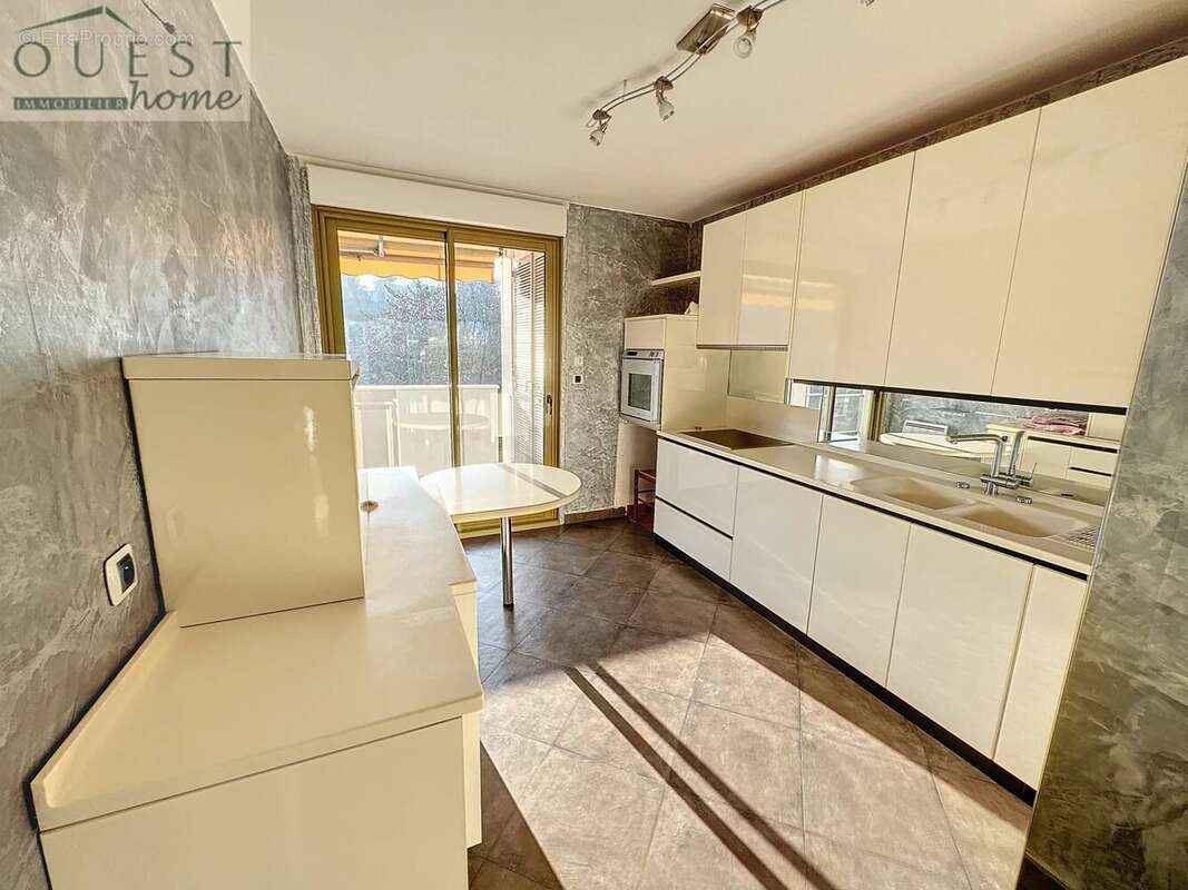 Appartement à CHARBONNIERES-LES-BAINS