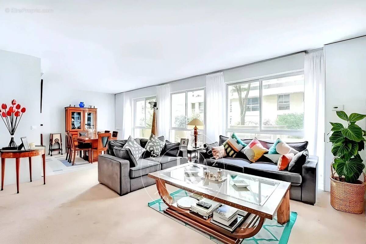 Appartement à PARIS-7E