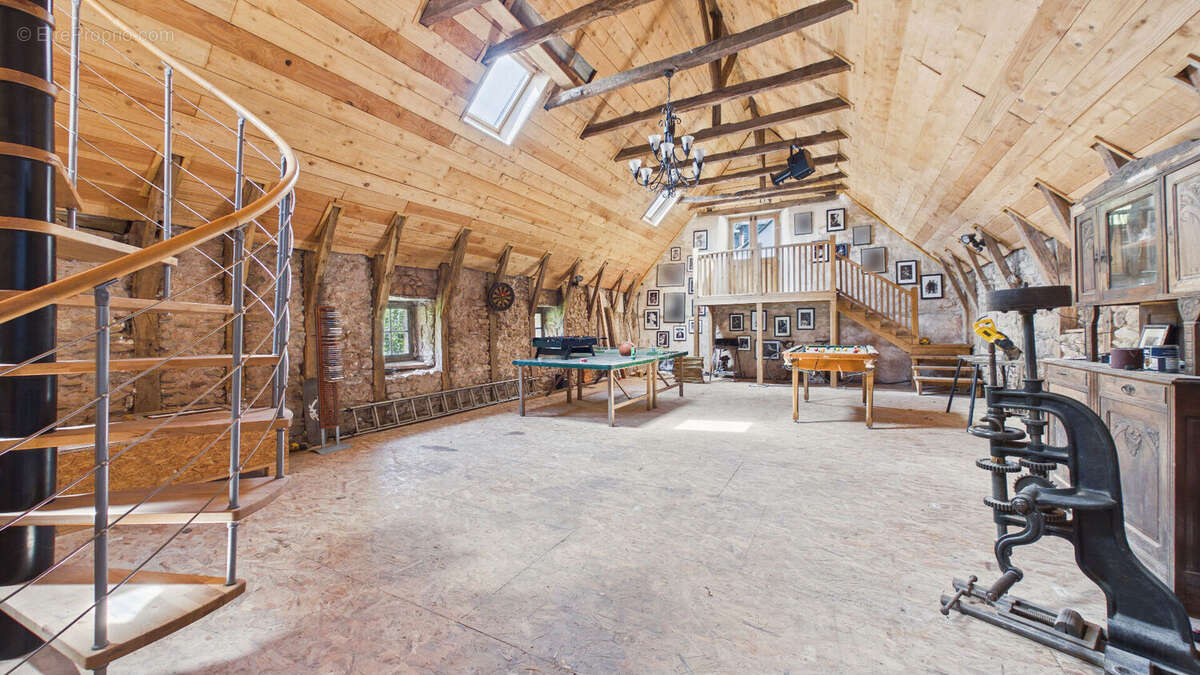 Maison Villecomtal 5 pièces 150 m2 + 76m²  aménageable sur 585 m² de terrain - photo 8
