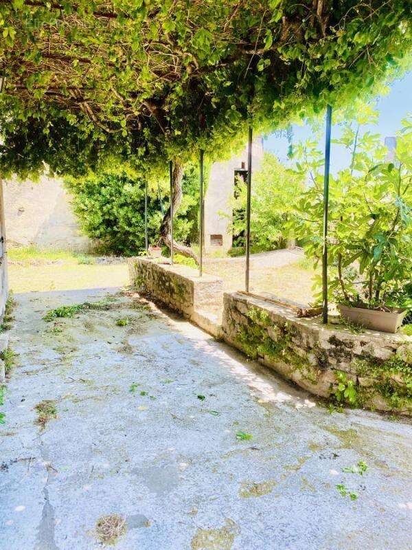 Maison à LAGARDE-PAREOL