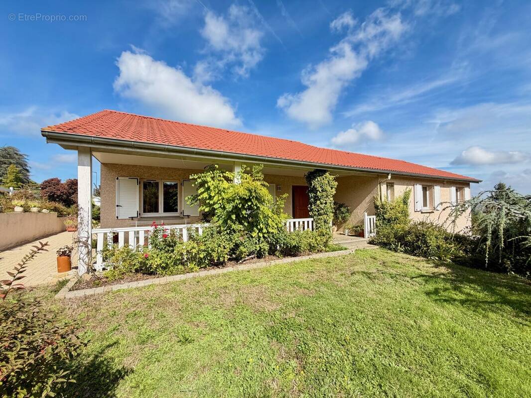 Maison à SAINT-GENEST-LERPT