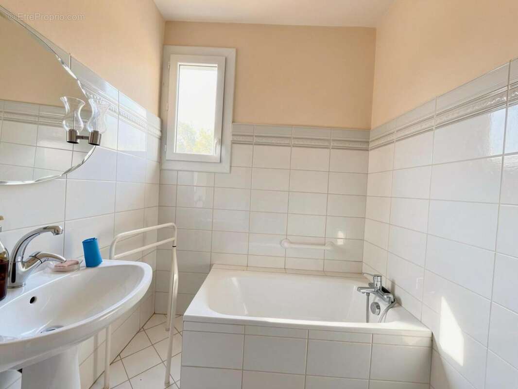   - Maison à LABEGUDE