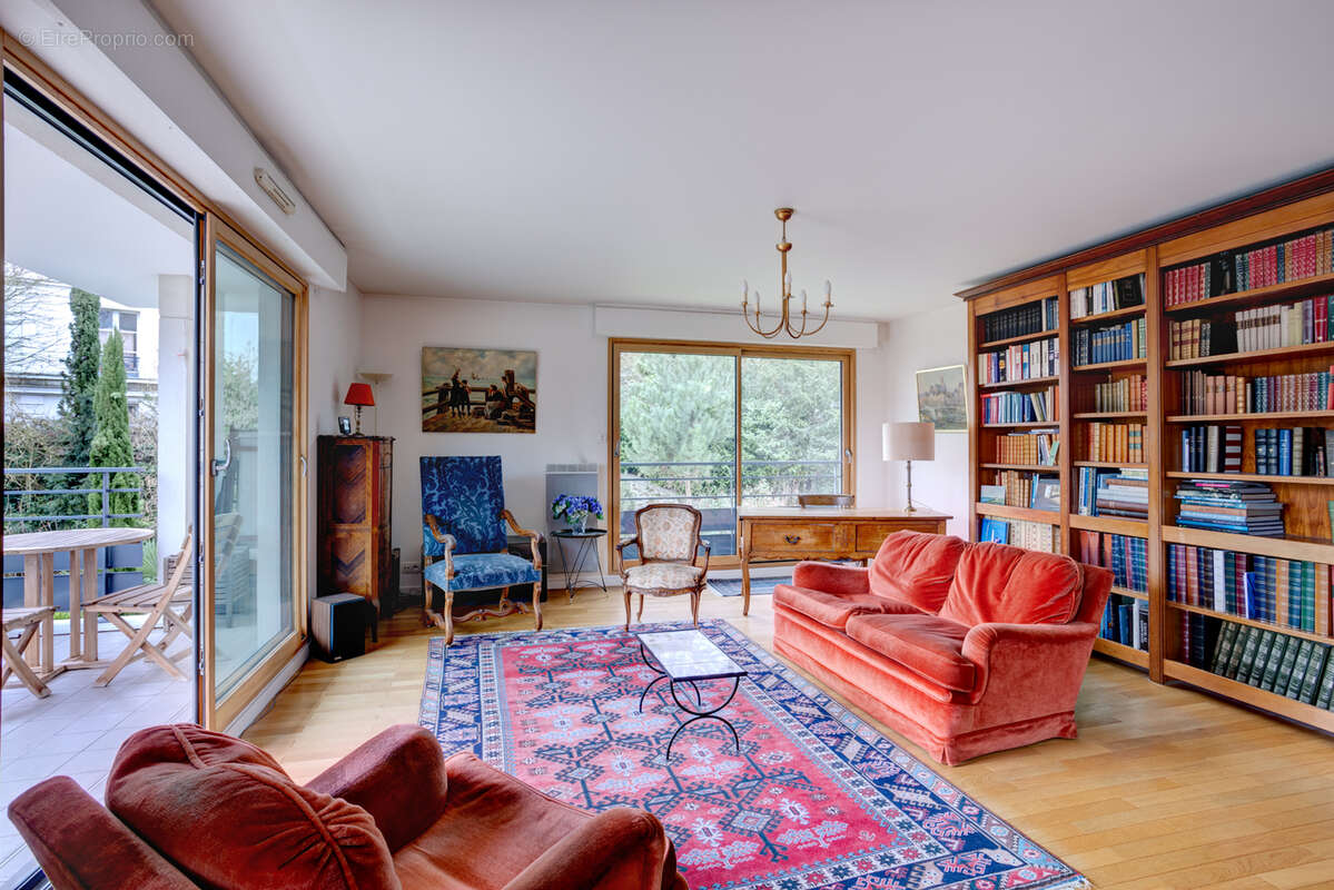 Appartement à VILLE-D'AVRAY